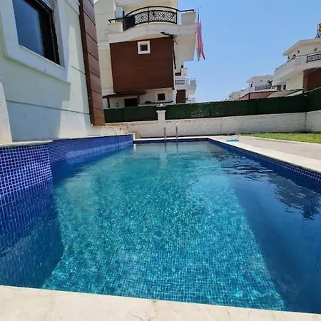 Izmir'de Ozel Havuzlu, 8 Kisilik Villa-awz127 Villa *