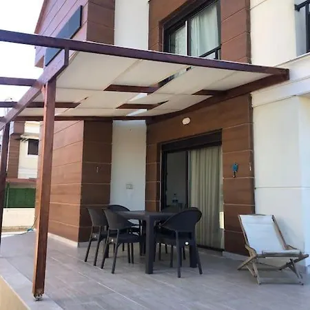 Izmir'de Ozel Havuzlu, 8 Kisilik Villa-awz127 *