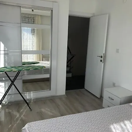 Izmir'de Ozel Havuzlu, 8 Kisilik Villa-awz127 迪基利